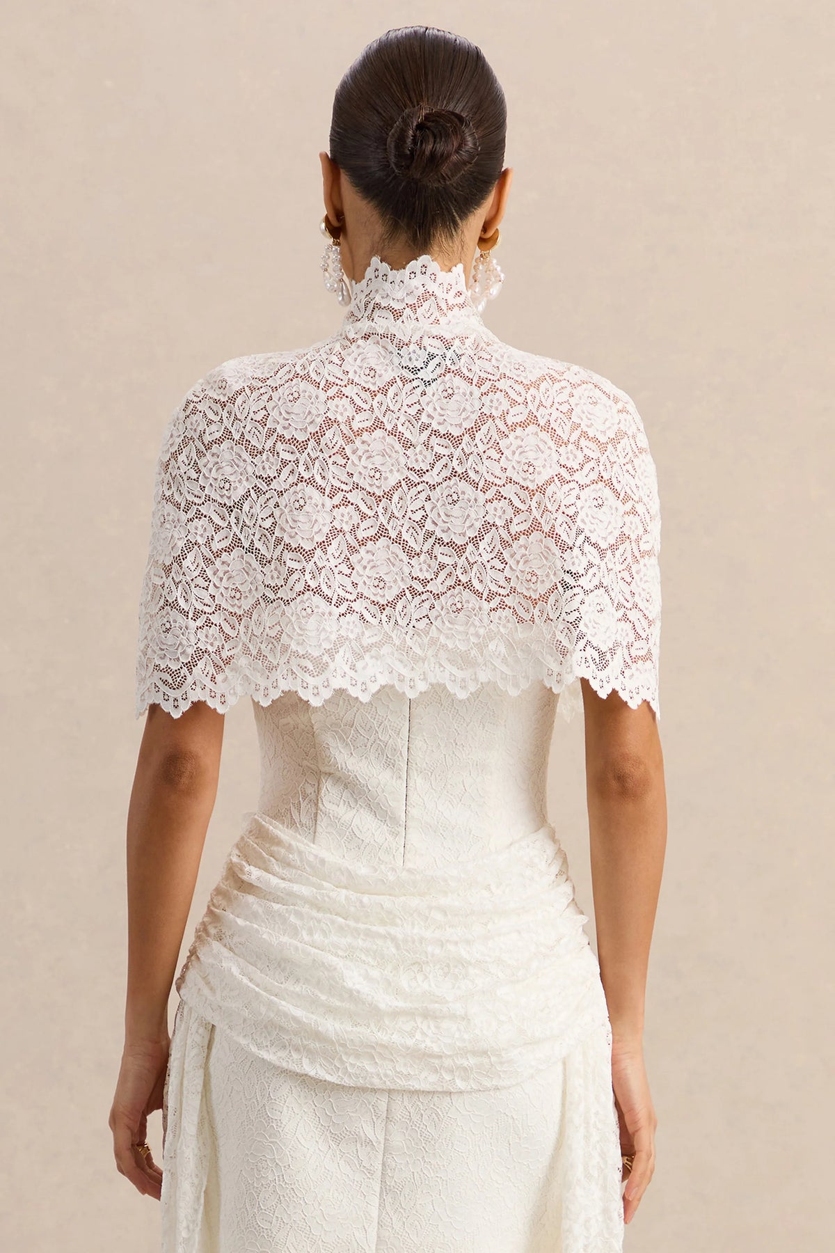 Caliro | White Lace High-Neck Short Cape
