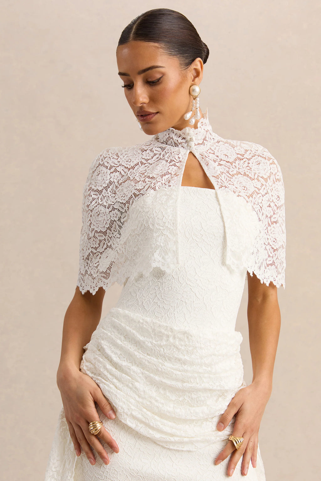 Caliro | White Lace High-Neck Short Cape