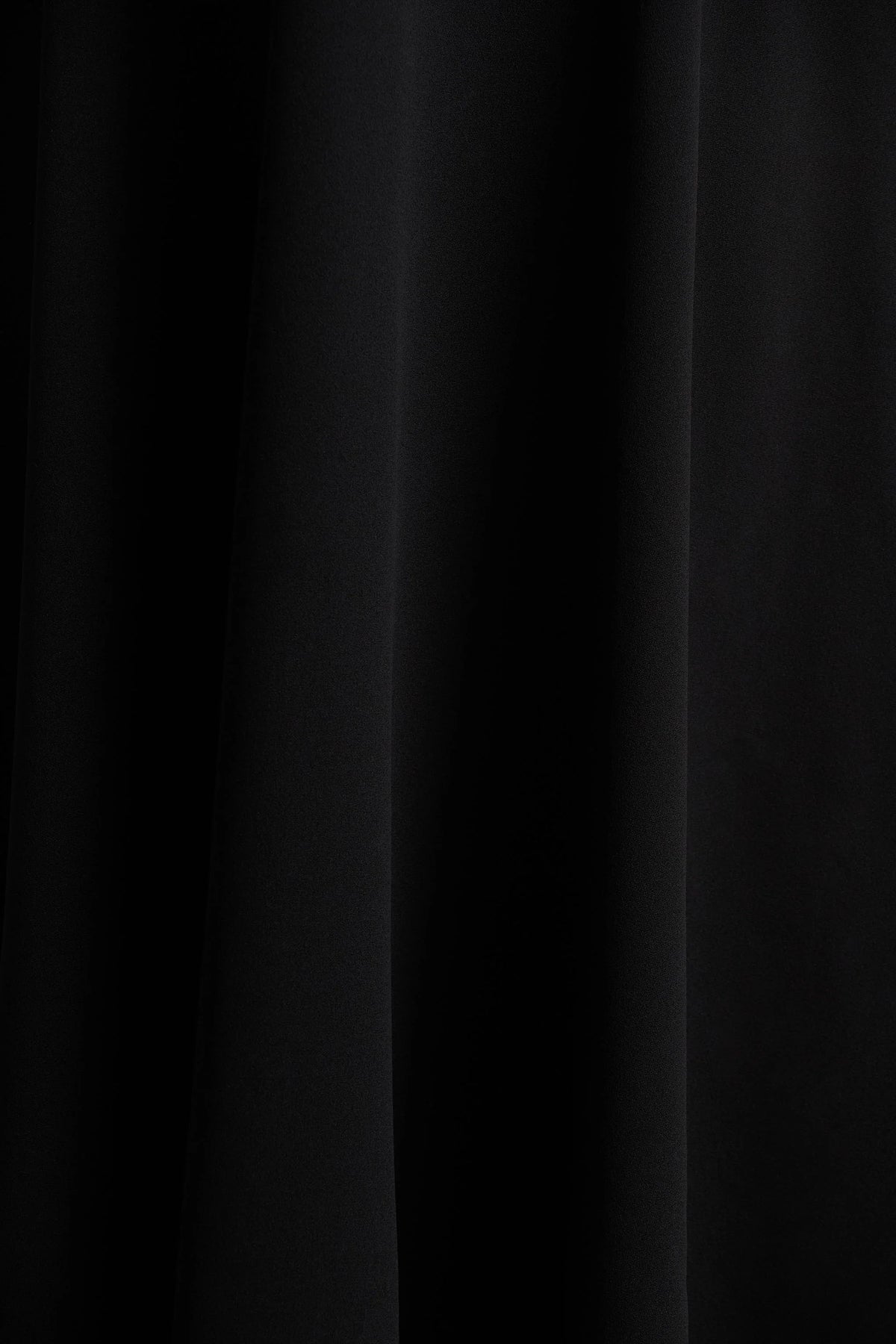 Andromeda | Black Sweetheart-Neck Midi Dress
