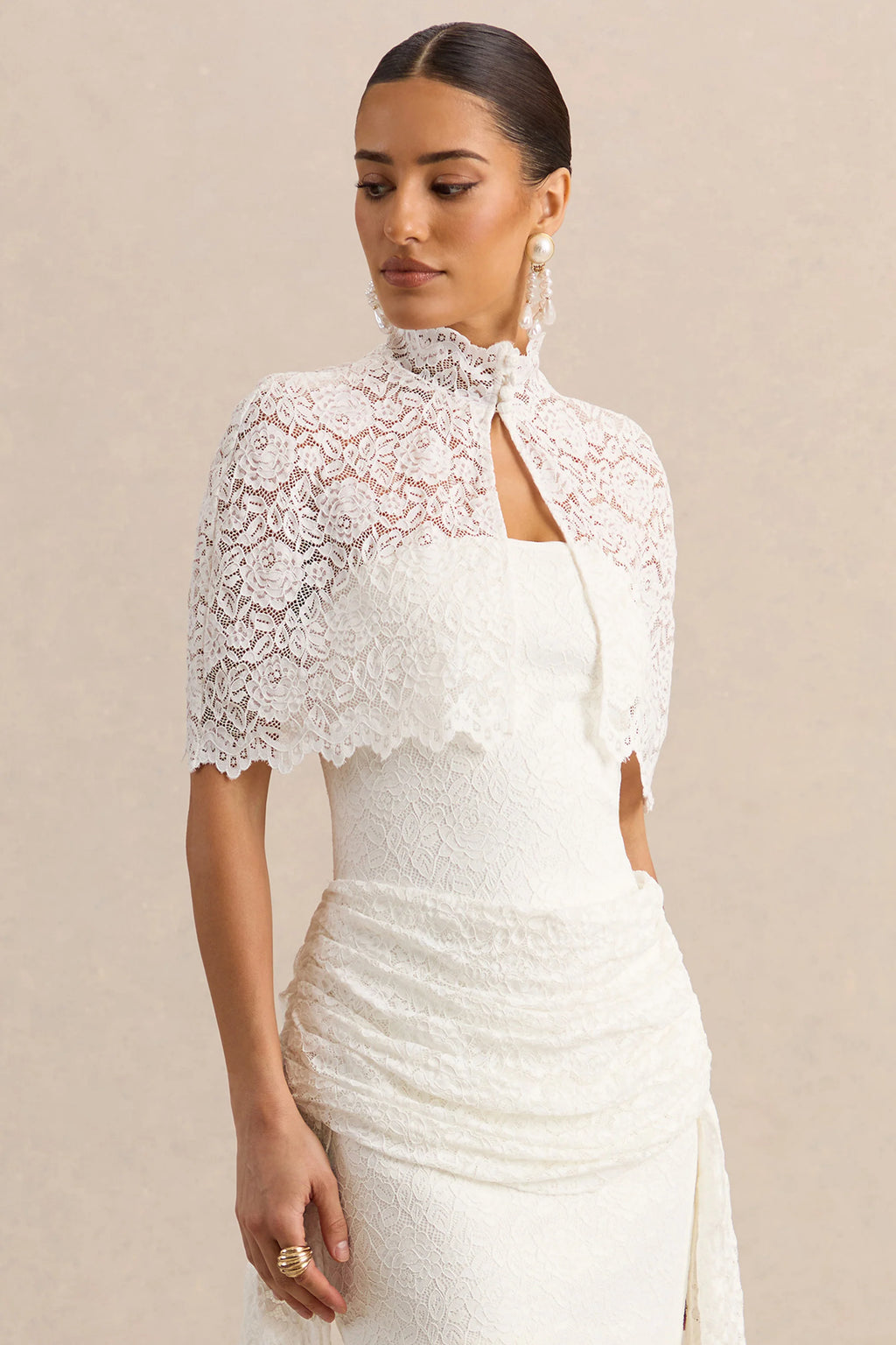 Caliro | White Lace High-Neck Short Cape
