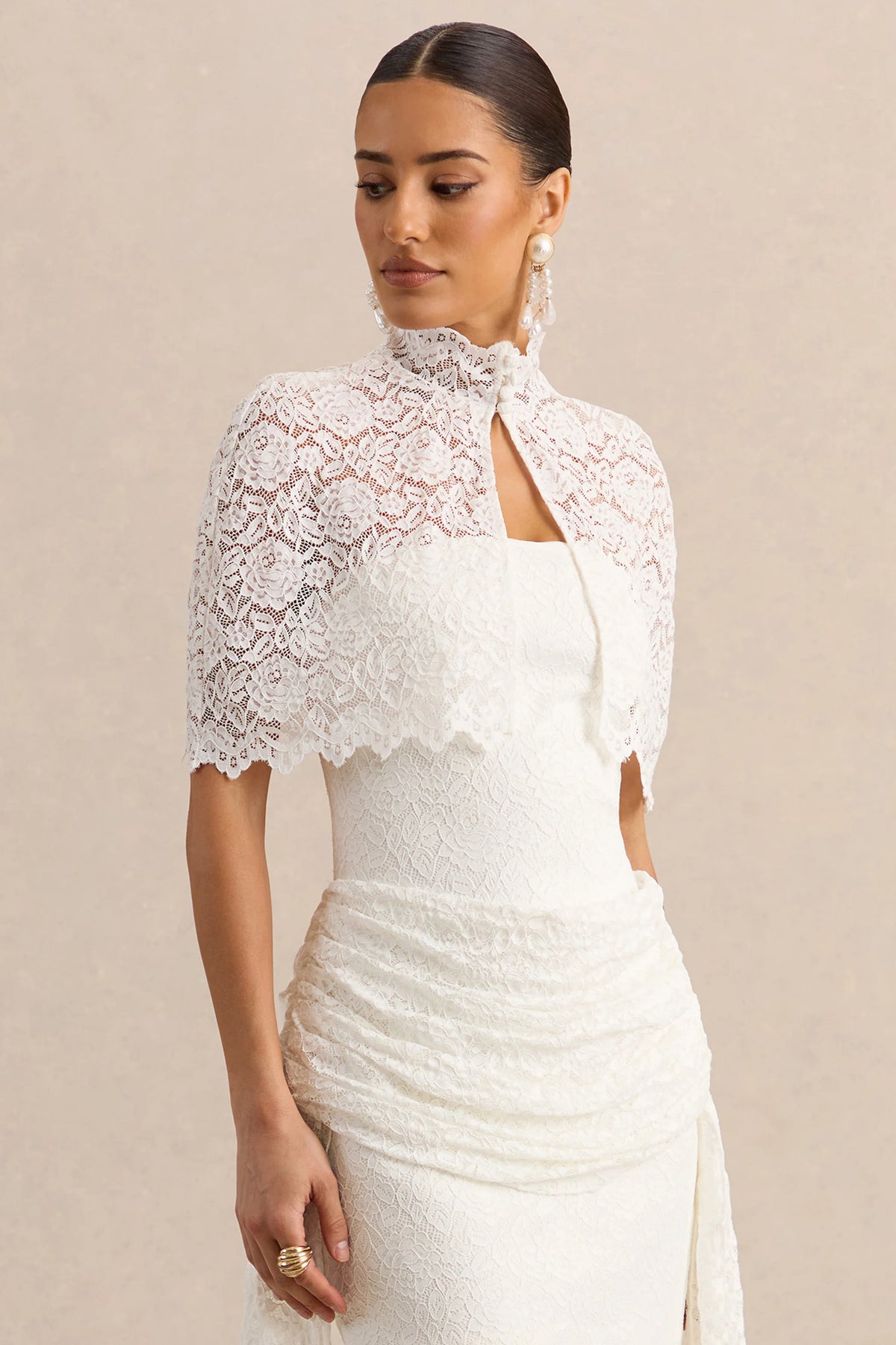 Caliro | White Lace High-Neck Short Cape